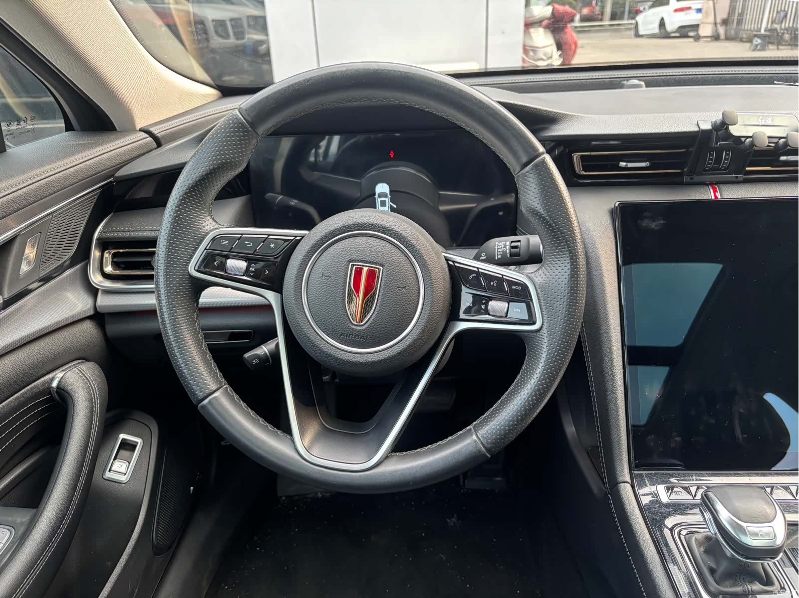Hongqi H5, 2024 6