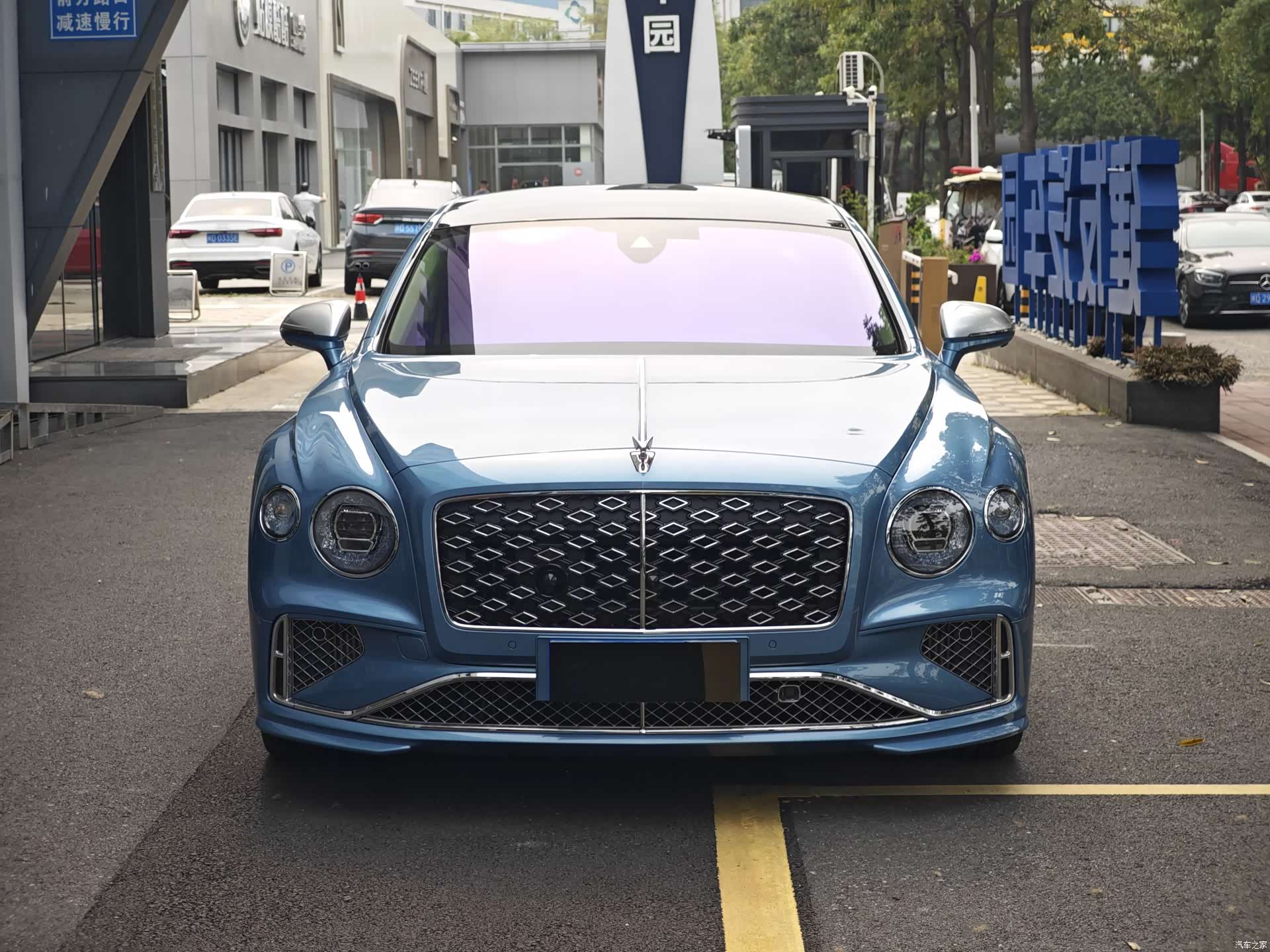 Bentley Flying Spur, 2025 3