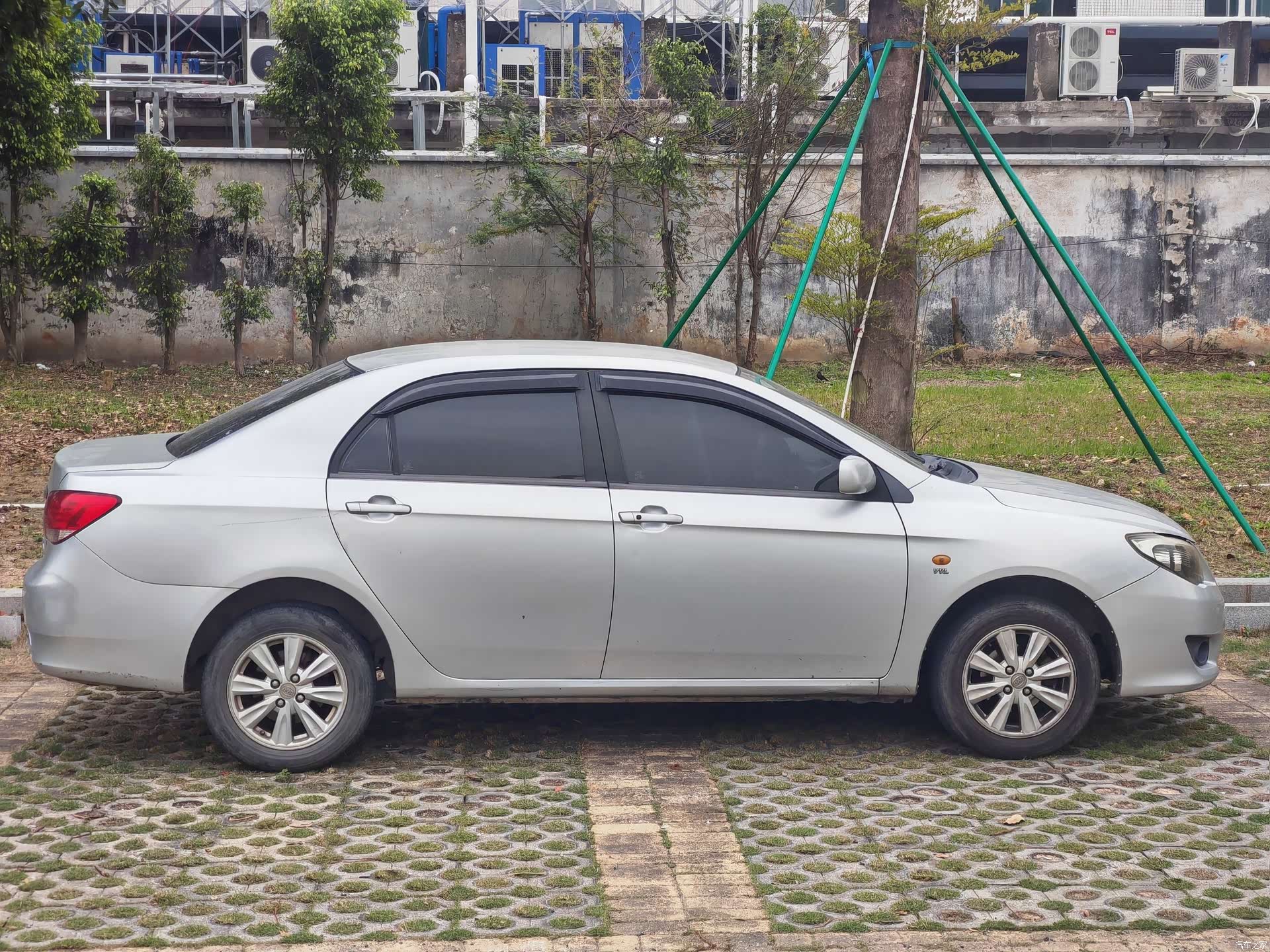 BYD L3, 2013 8
