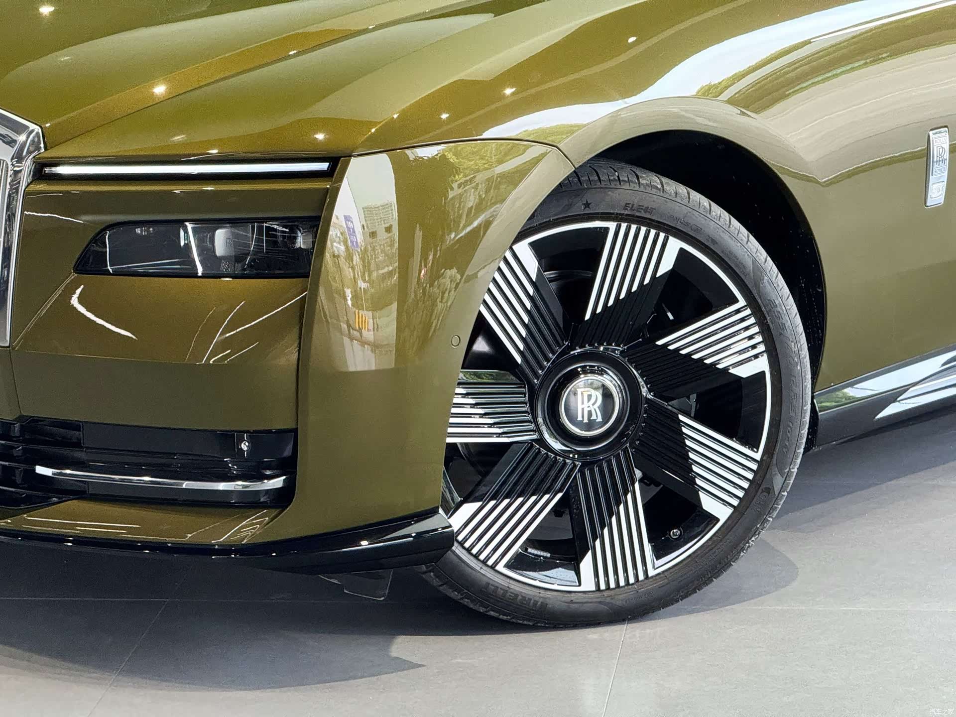 Rolls-Royce Spectre, 2025 3