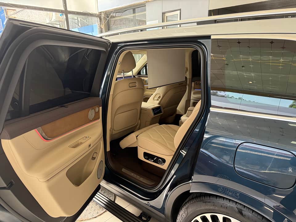 AITO Ask the world M9