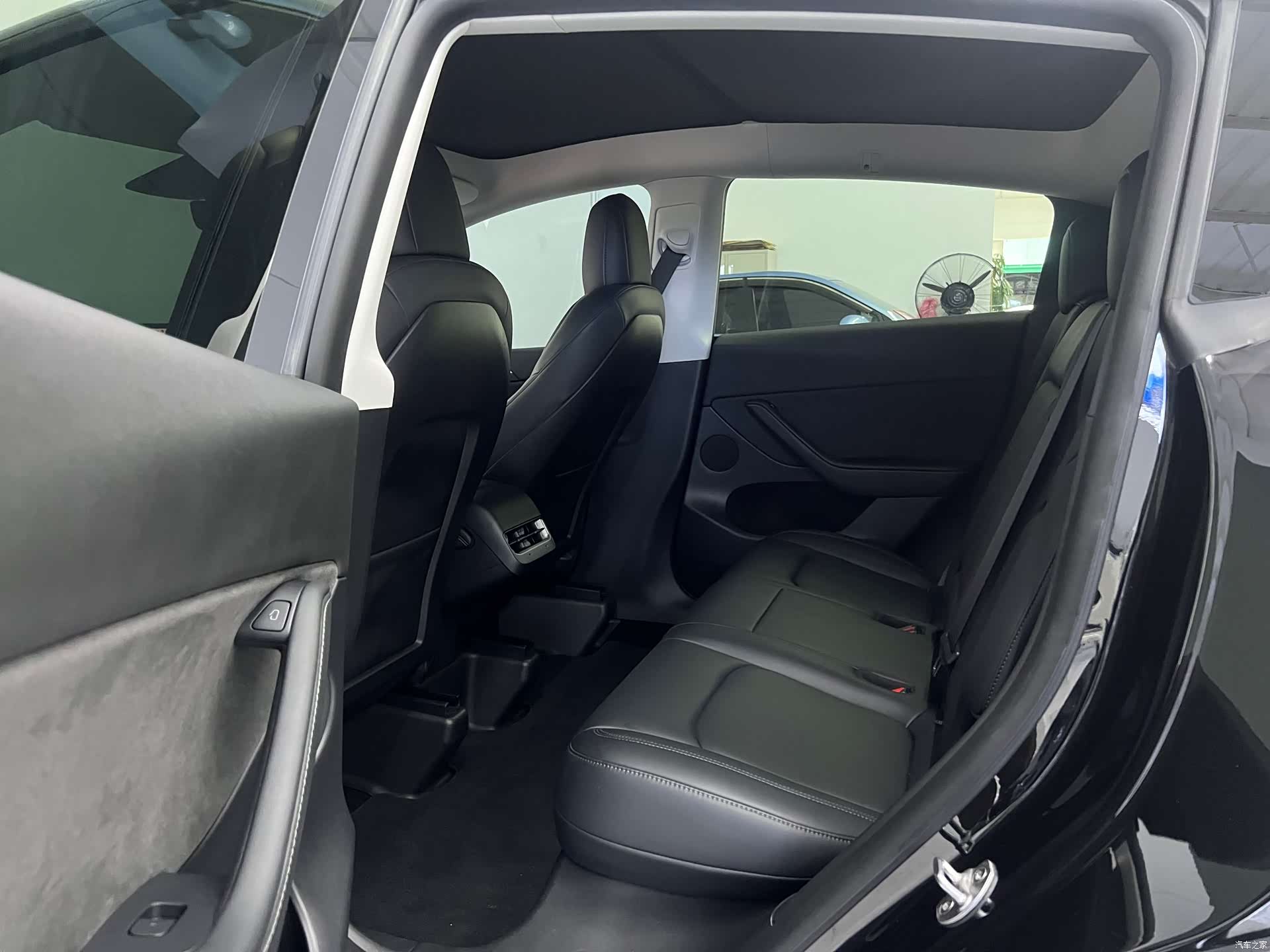 Tesla Model Y, 2023 3