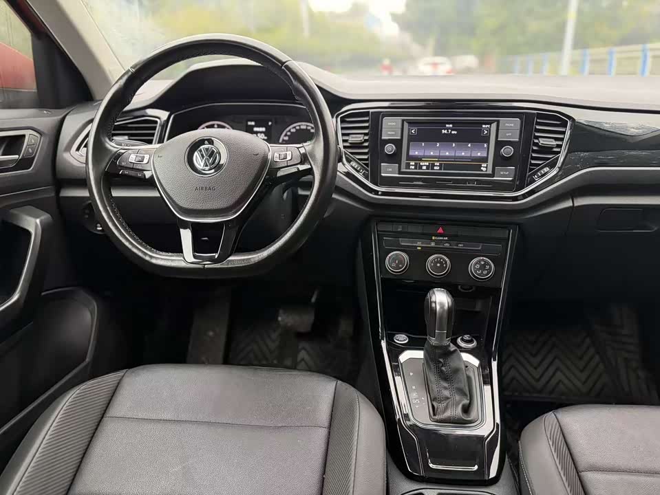 Volkswagen T-ROC exploring Songs