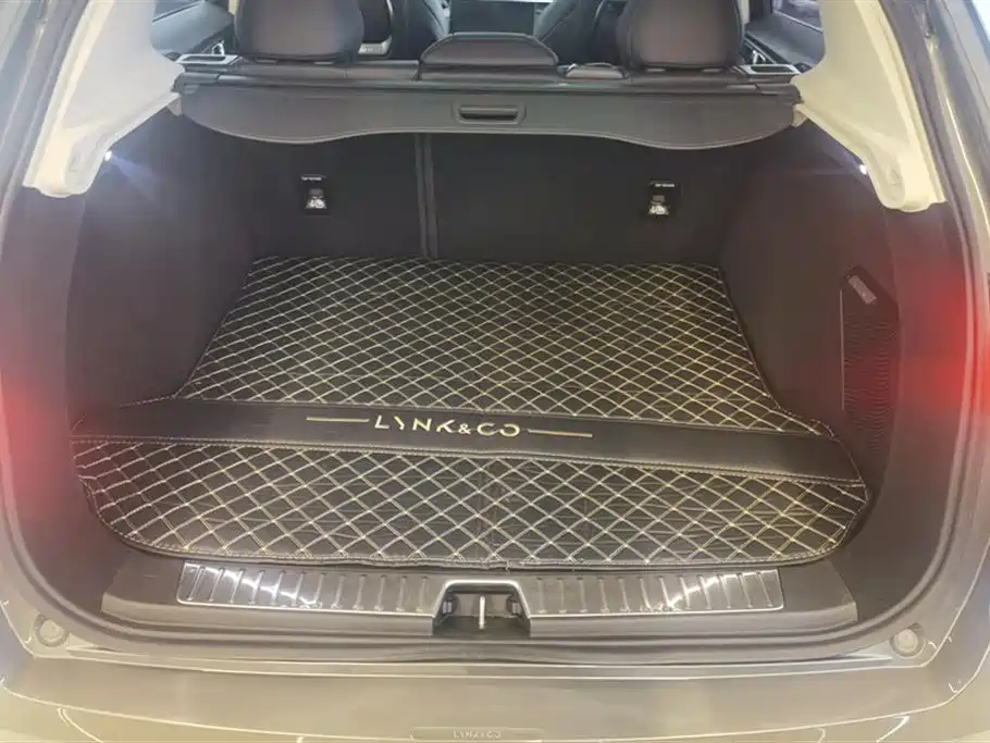 Lynk & Co 01