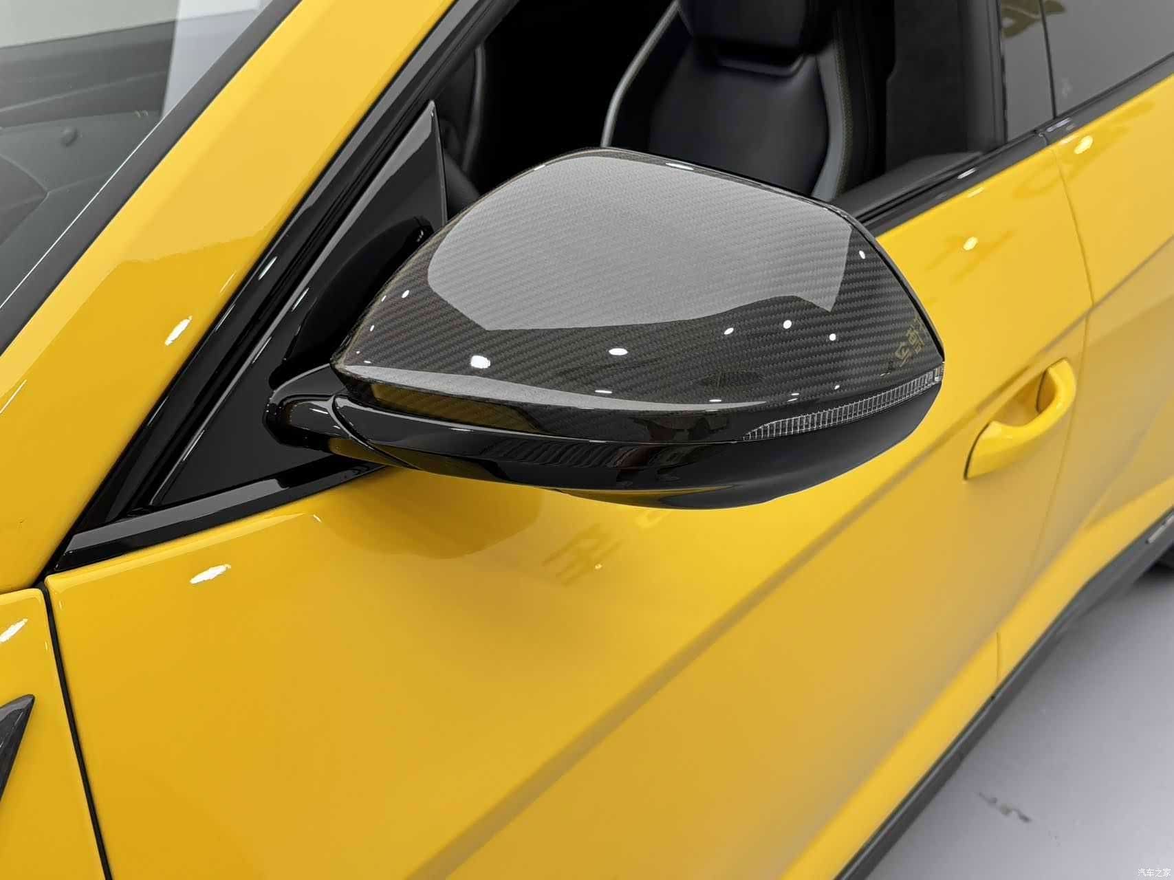 Lamborghini Urus, 2023 9