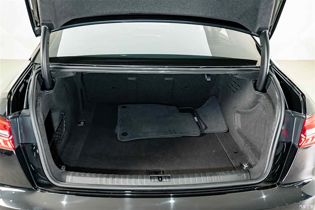 Audi A6L, 2019 24