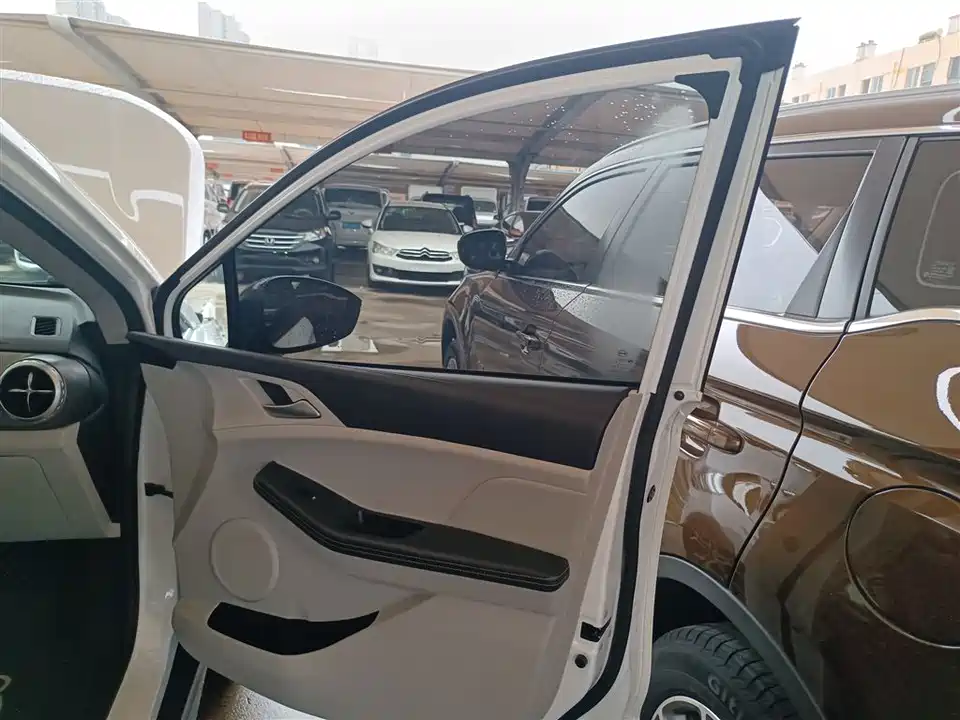 BYD Yuan Pro BYD Yuan Pro