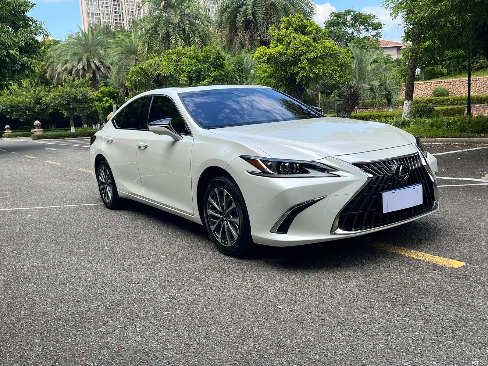 Lexus ES, 2023 1
