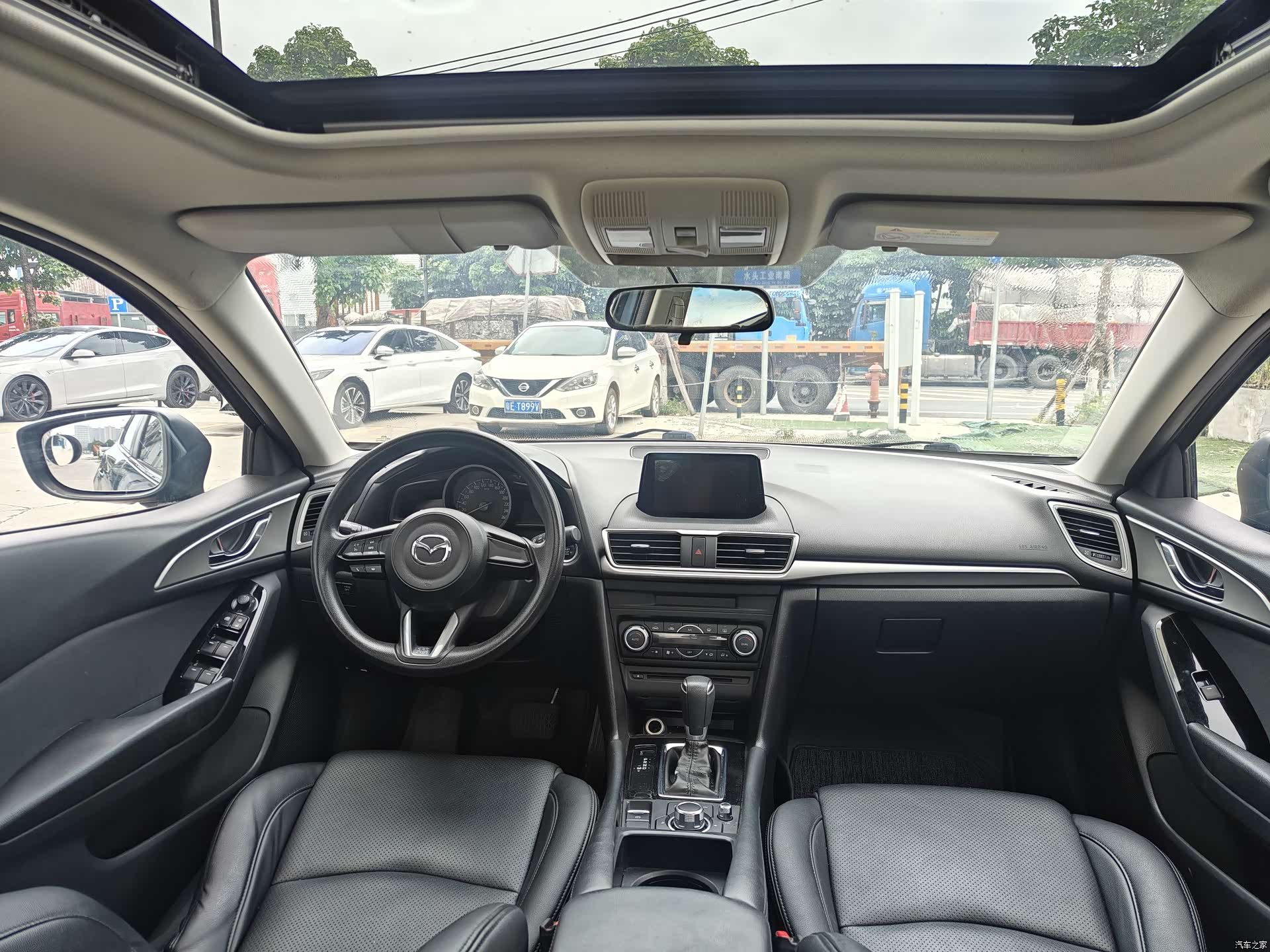 Mazda Mazda3, 2018 все фото