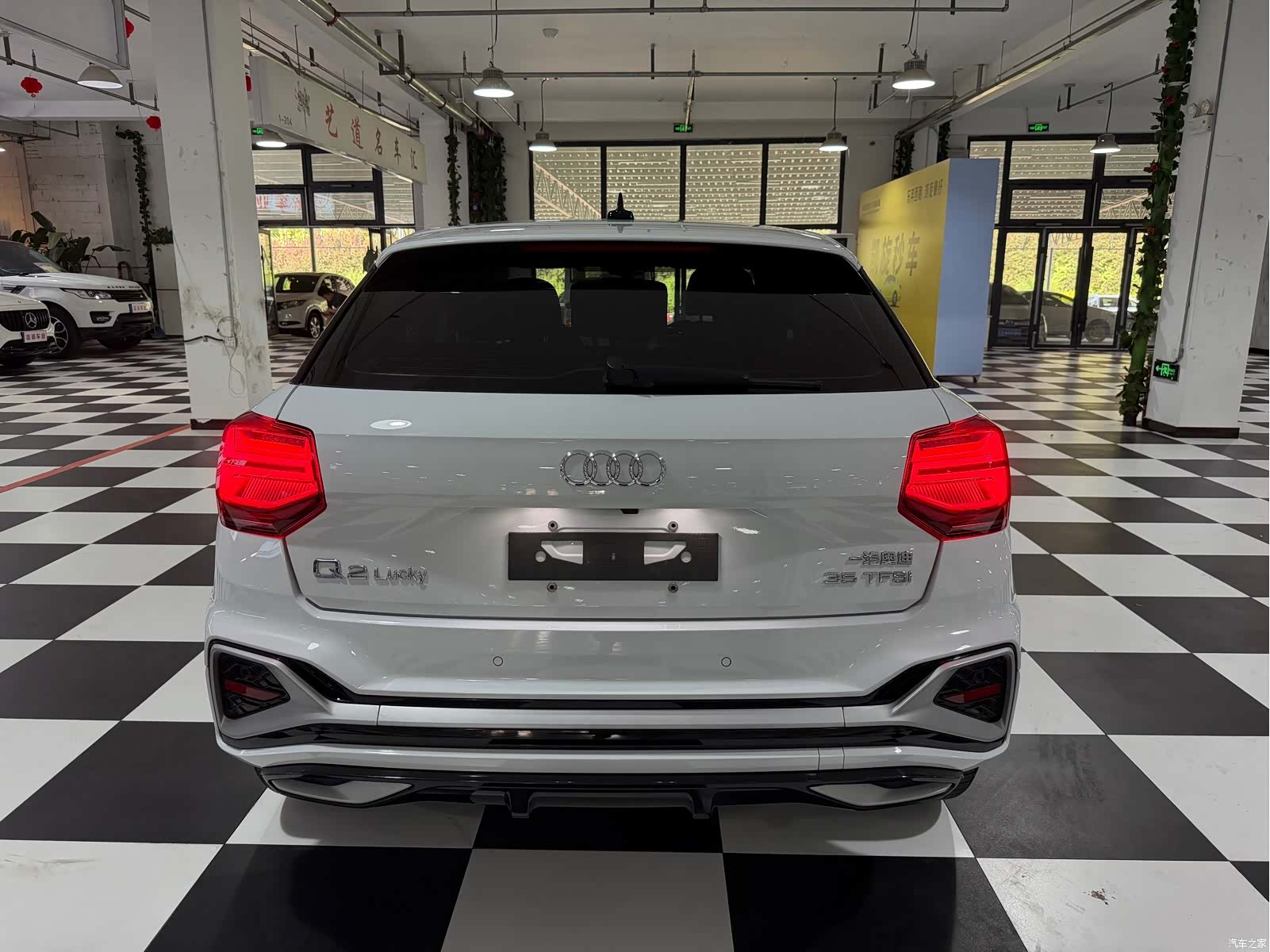 Audi Q2L, 2023 7