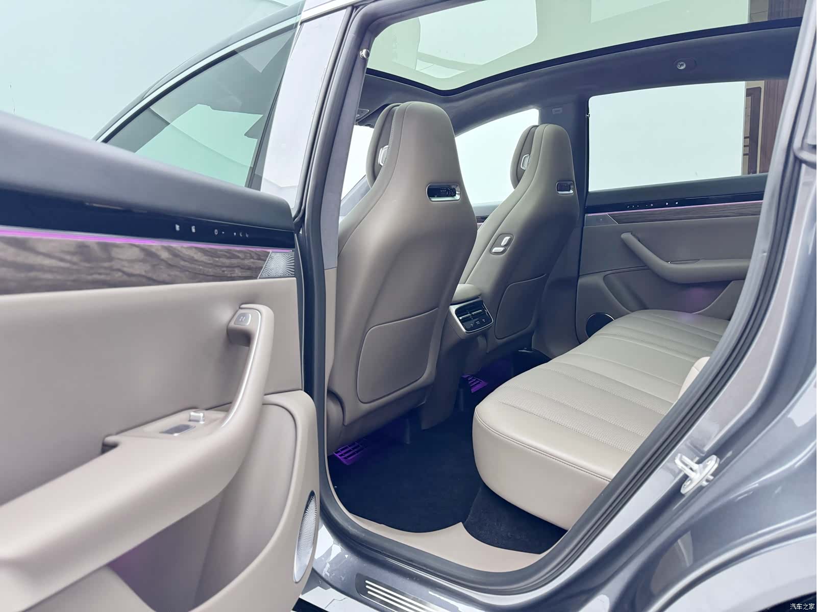 Luxeed R7, 2025 все фото