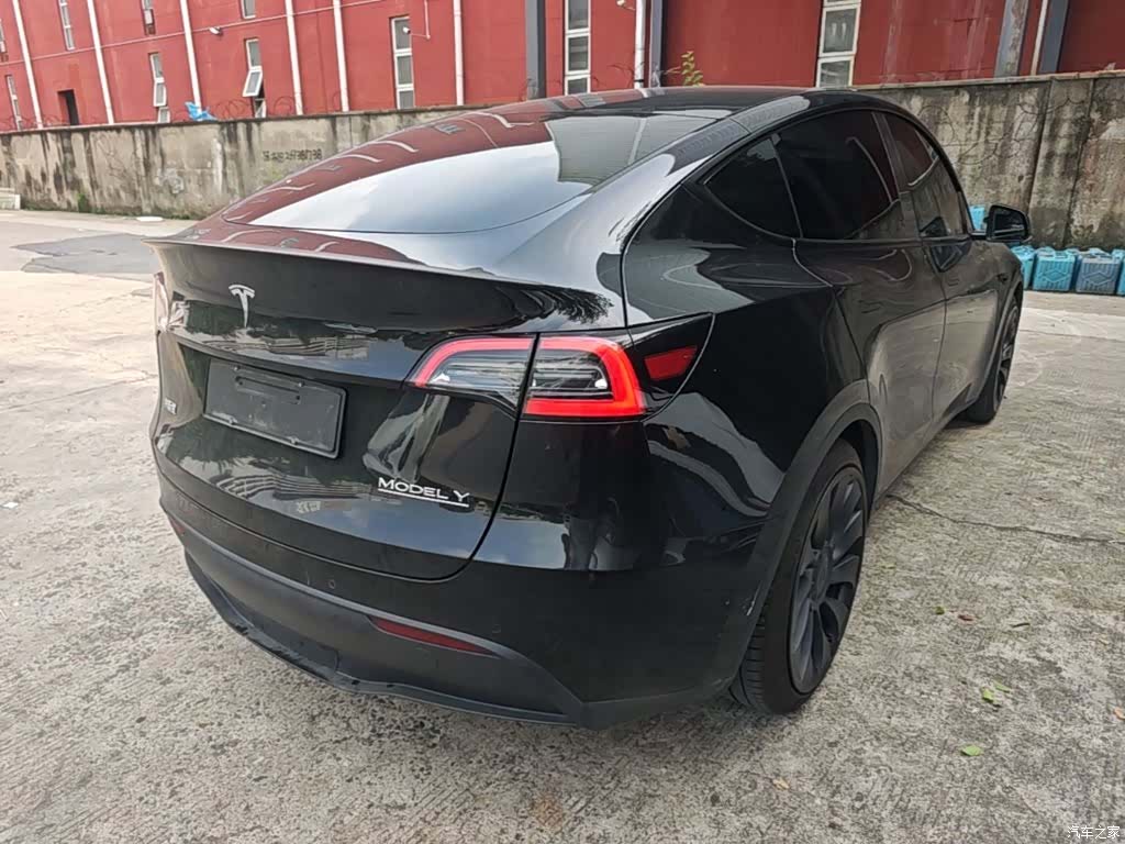 Tesla Model Y, 2023 7