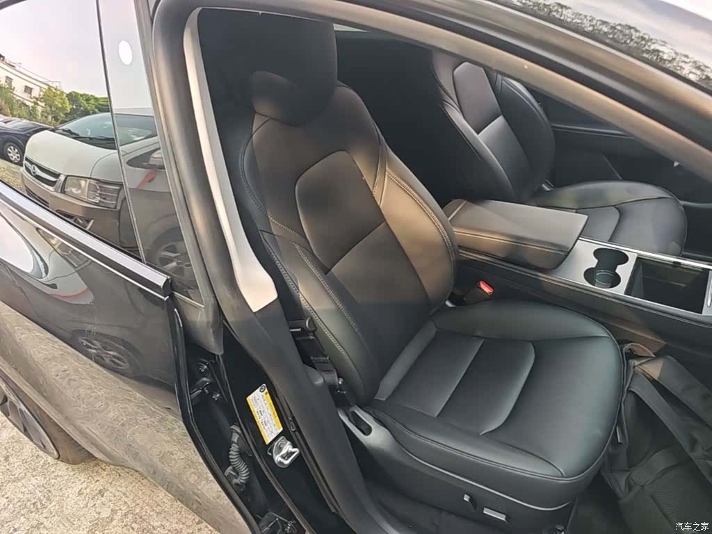 Tesla Model Y, 2023 25