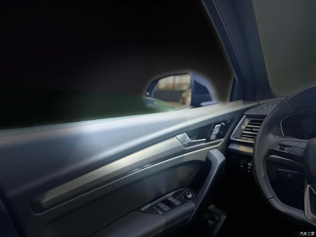 Audi Q5L, 2025 12