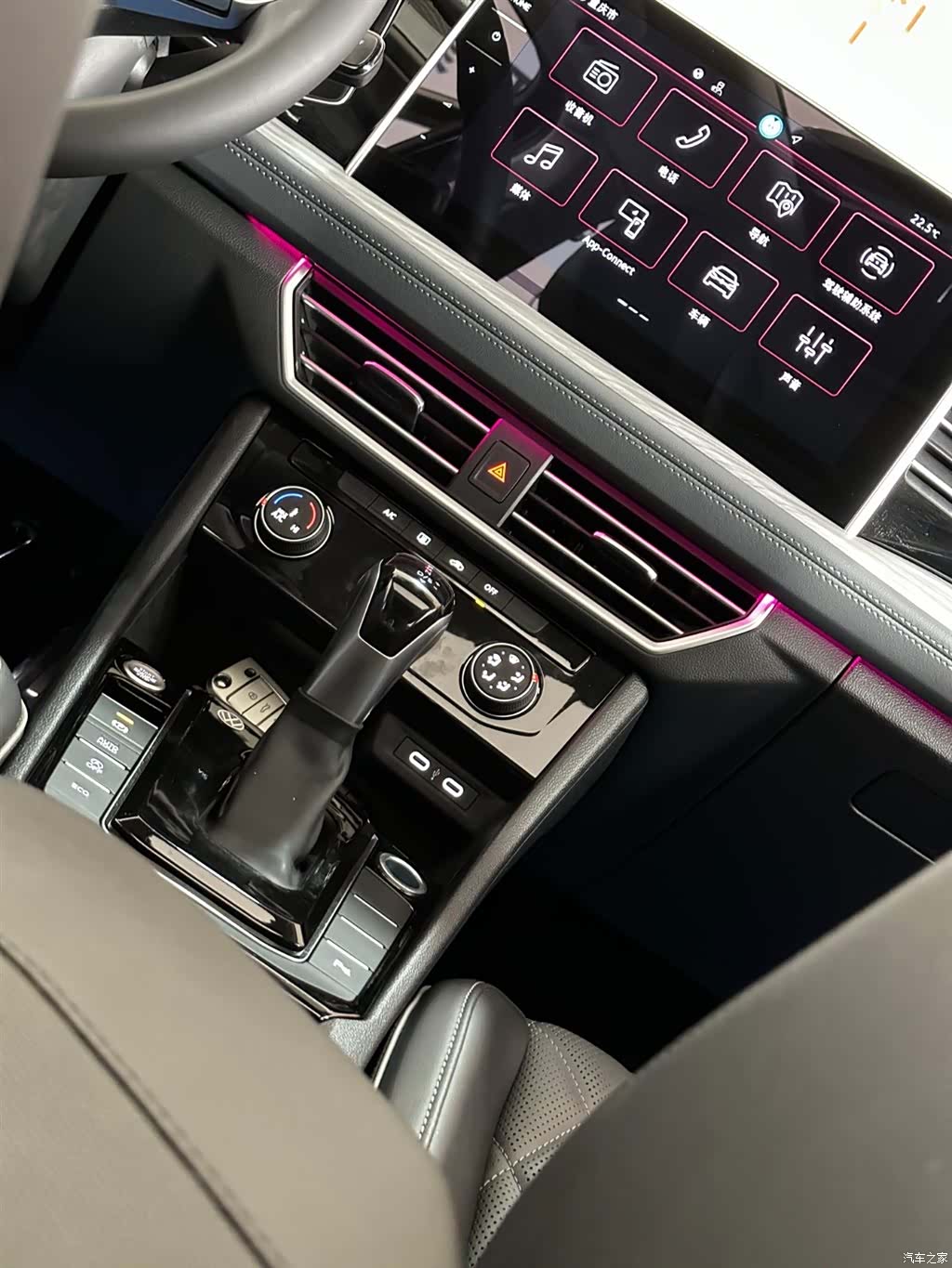 Volkswagen Sagitar, 2025 20
