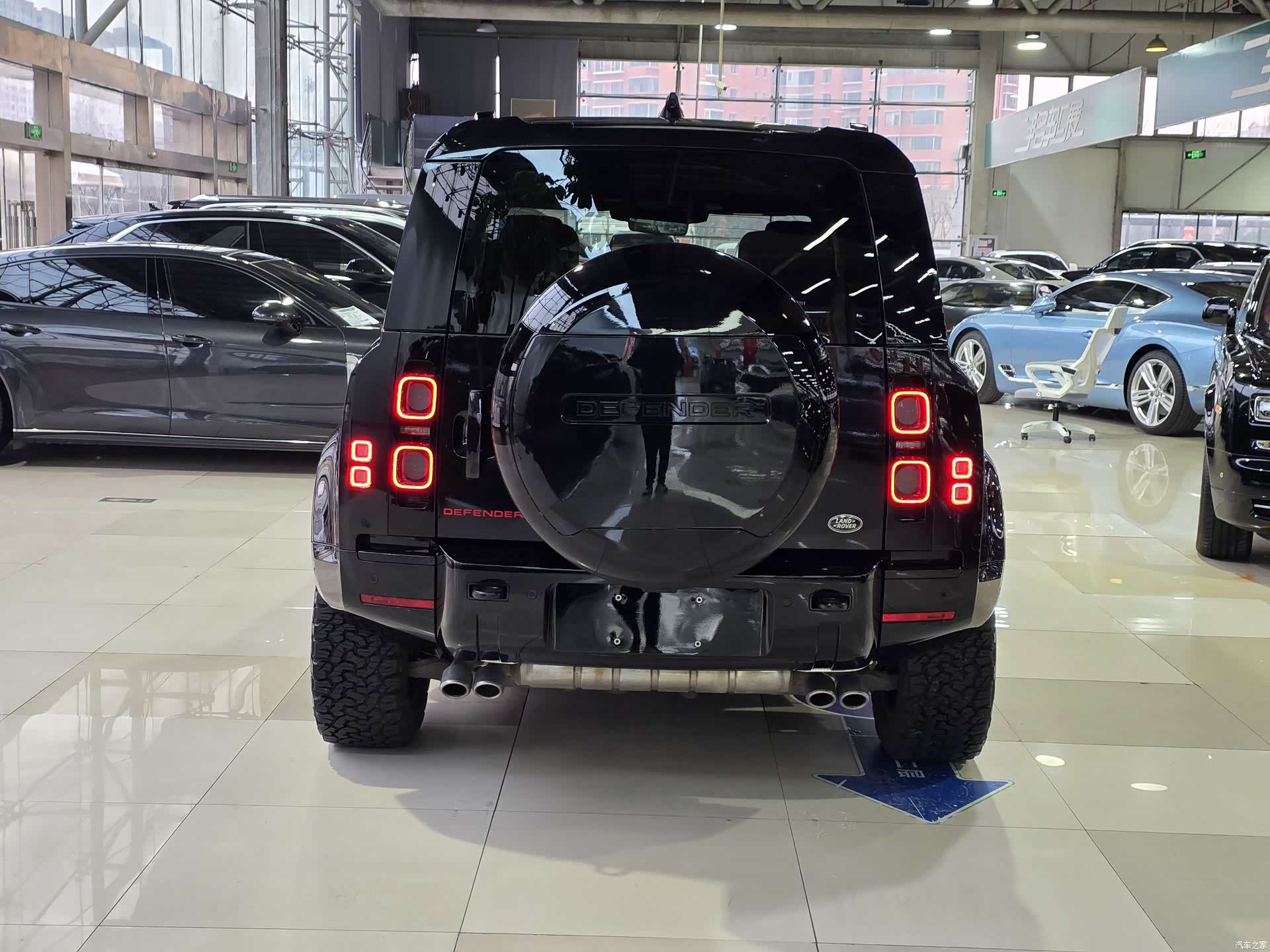 Land Rover Defender, 2024 все фото