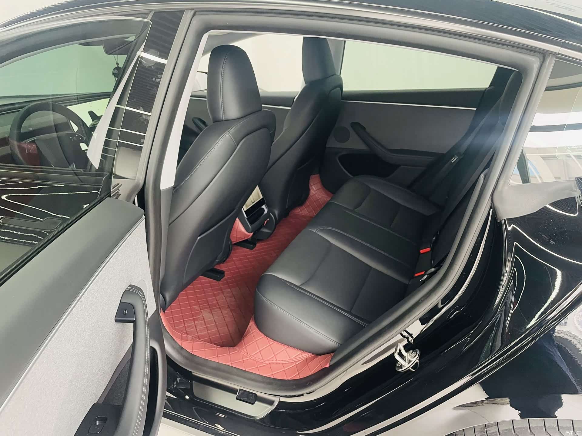 Tesla Model 3, 2023 10