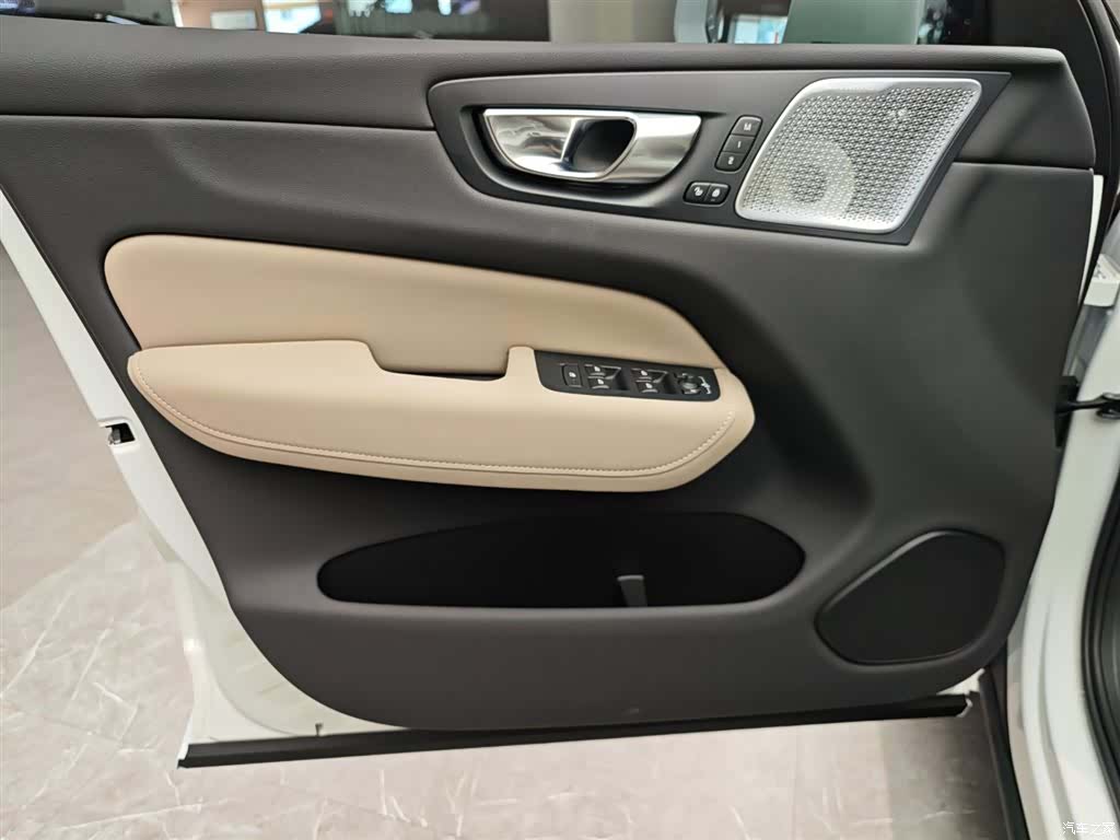 Volvo XC60, 2025 все фото