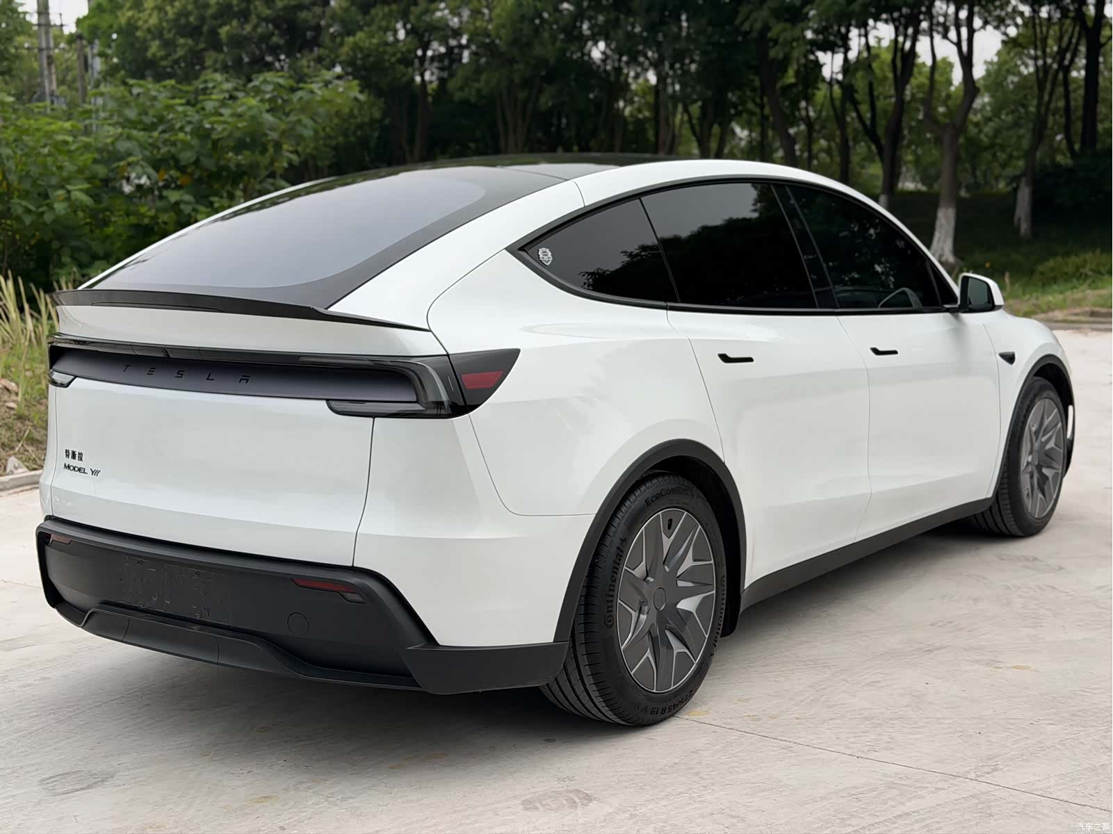 Tesla Model Y, 2025 9