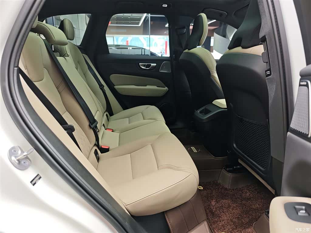 Volvo XC60, 2025 12