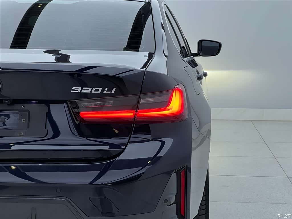 BMW 3 Series, 2023 все фото