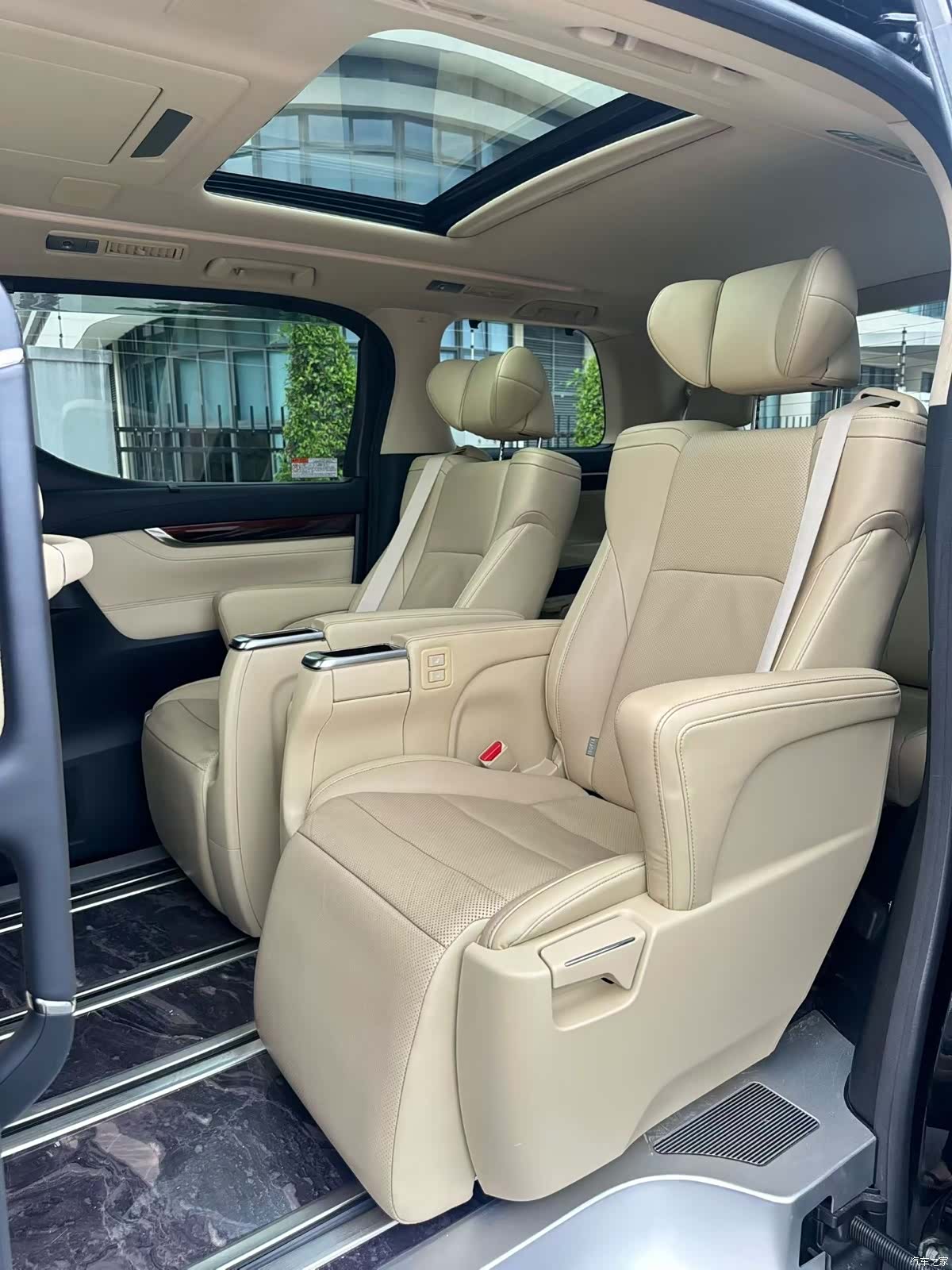 Toyota Alphard, 2018 4