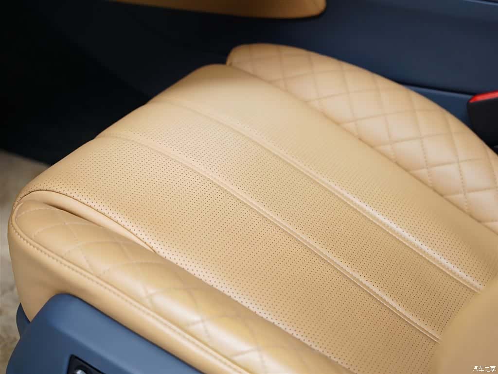 Bentley Bentayga, 2017 33