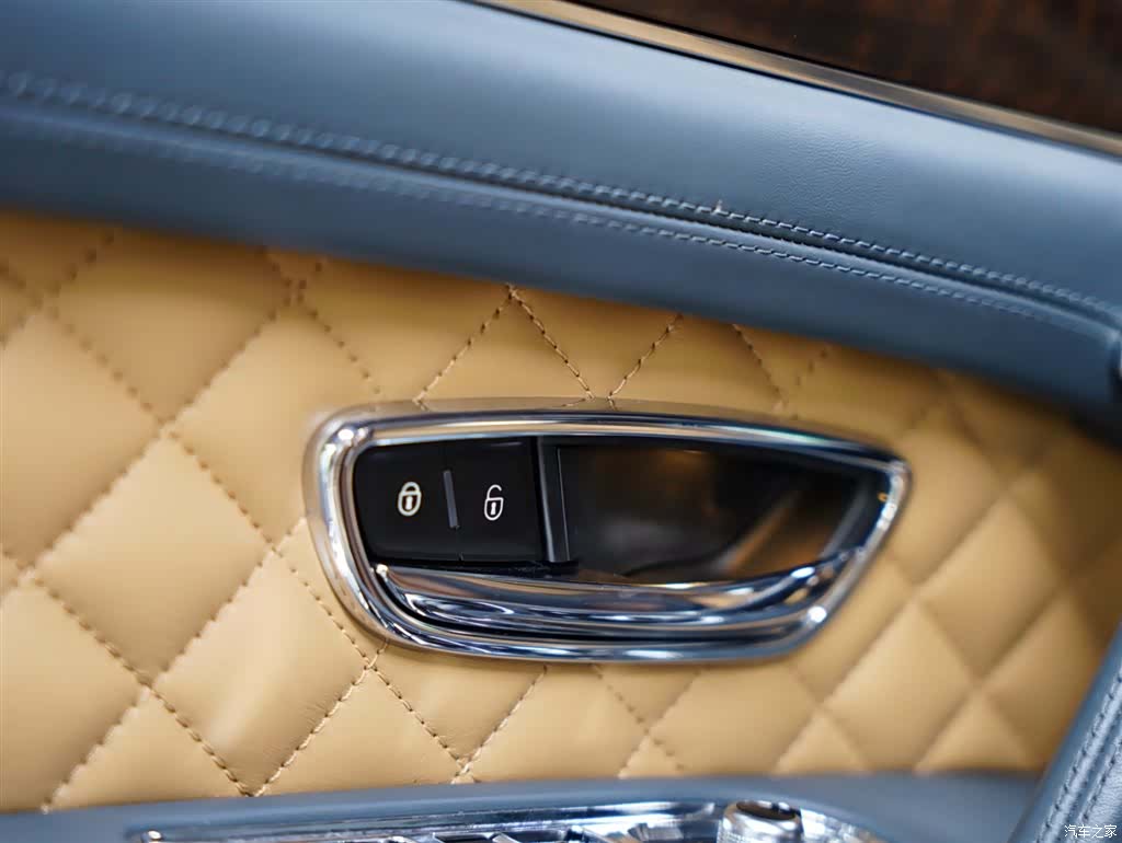 Bentley Bentayga, 2017 31