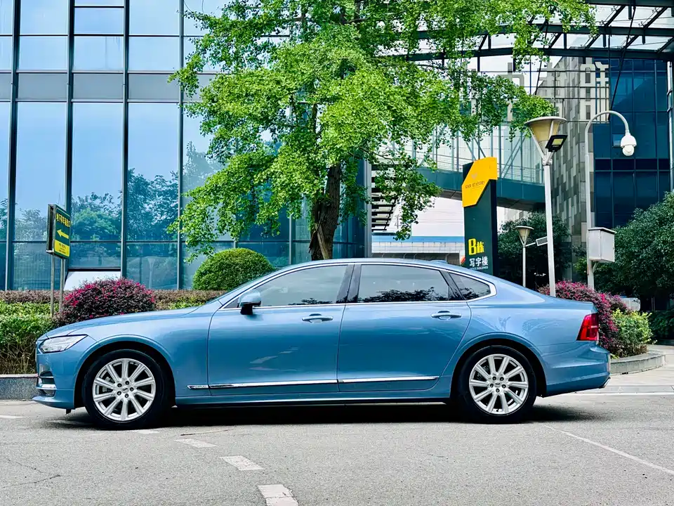 Volvo S90