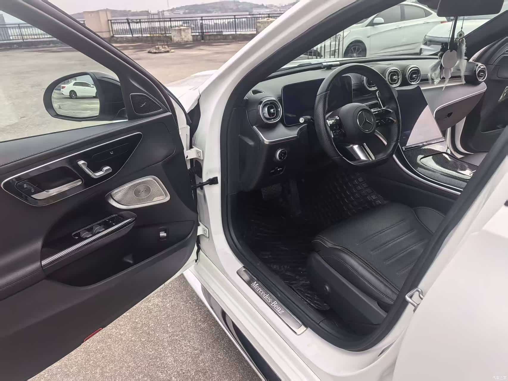 Mercedes-Benz C-Class, 2024 4