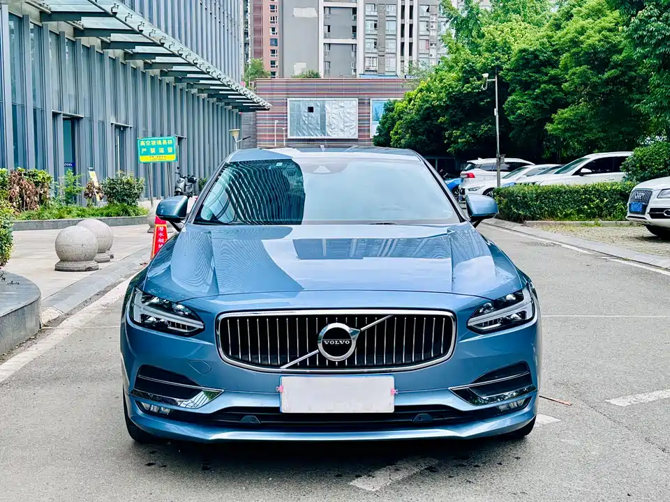 Volvo S90