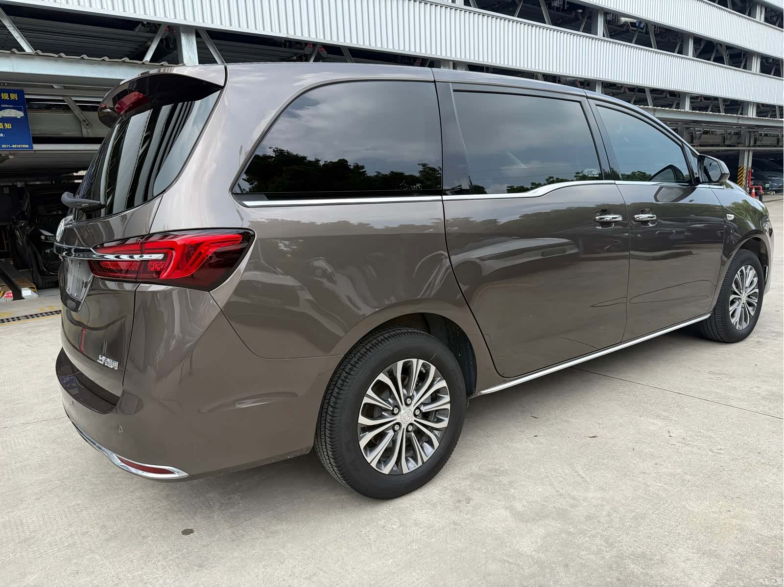 Buick GL8, 2025 9