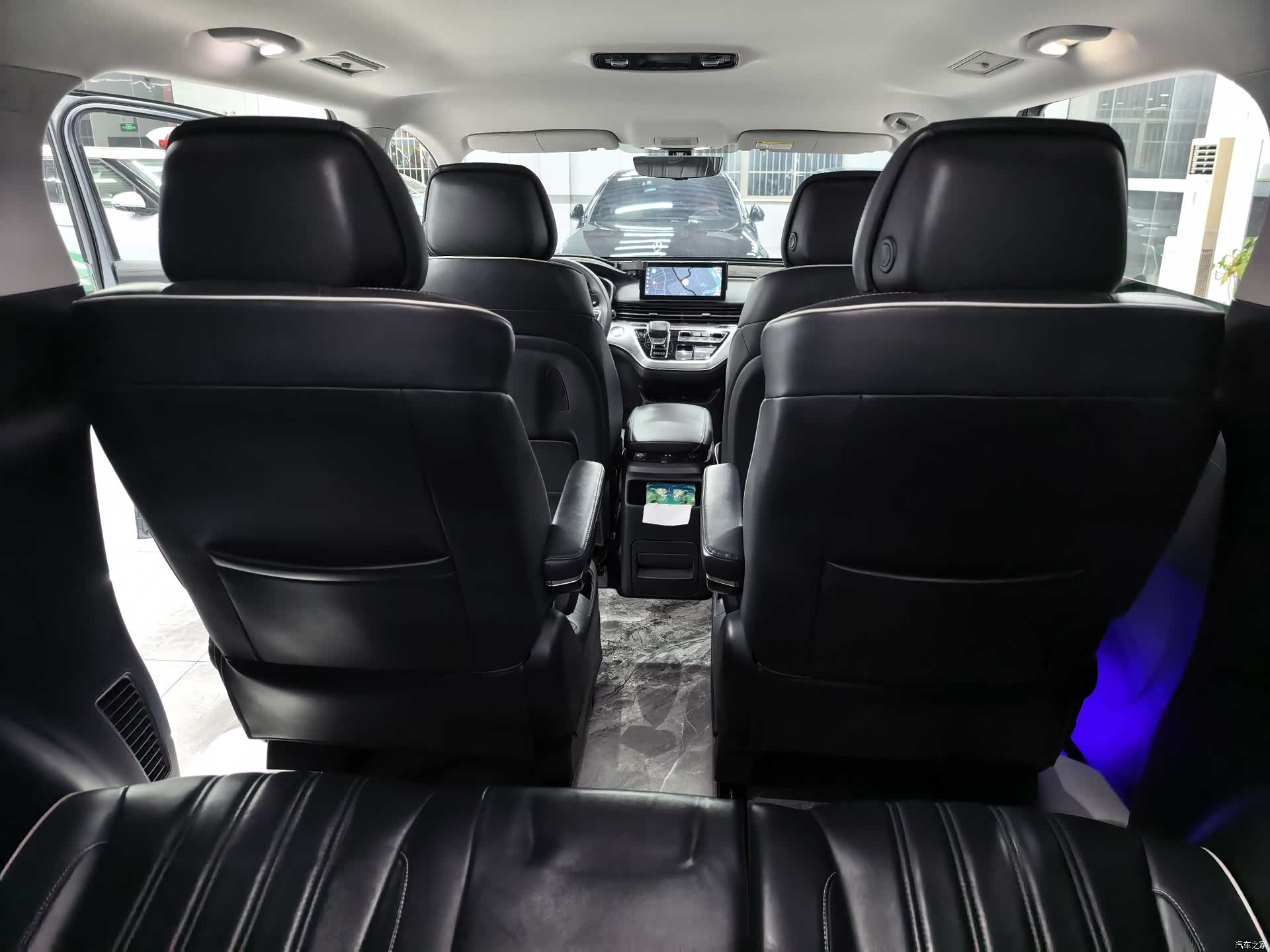 Roewe iMAX8, 2023 12