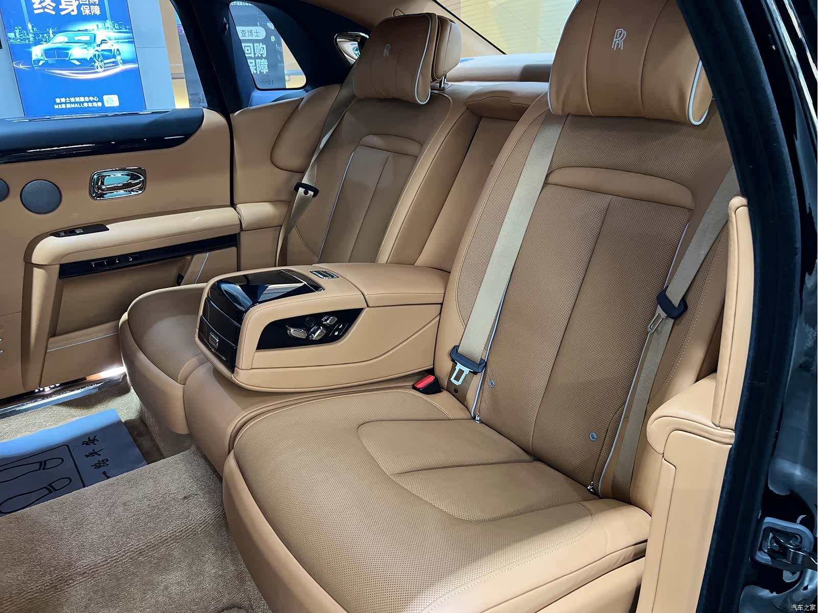 Rolls-Royce Ghost, 2025 15