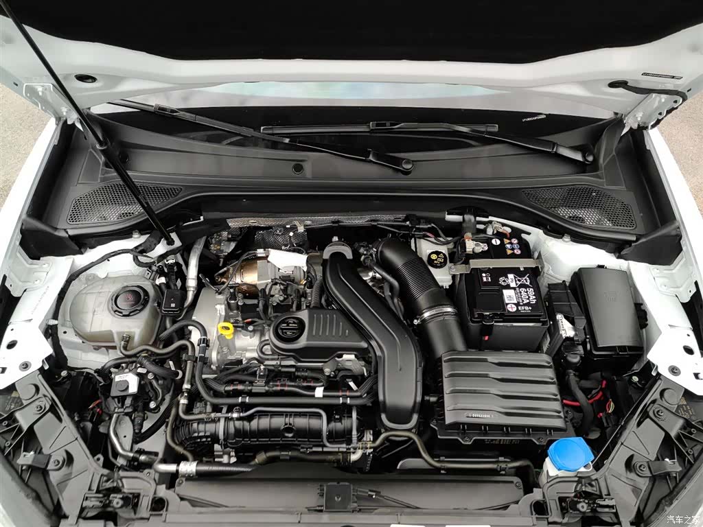 Audi Q2L, 2024 21