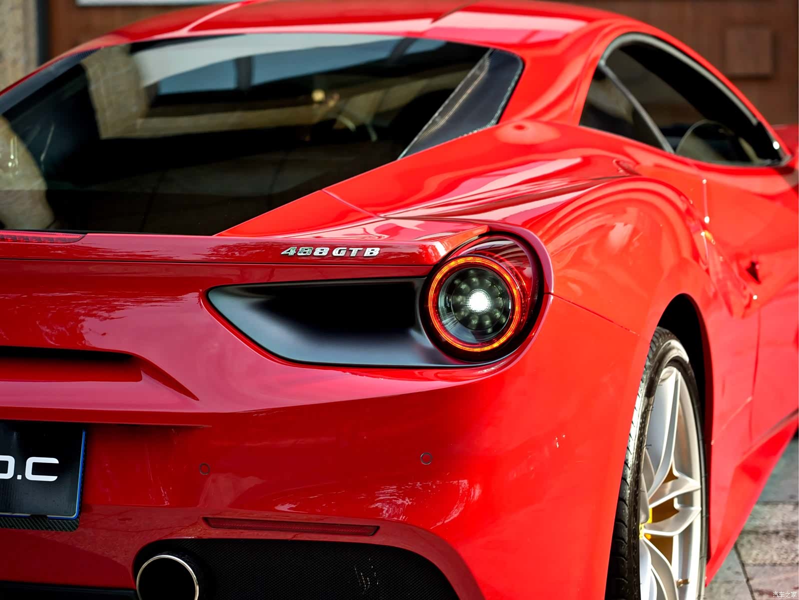 Ferrari 488, 2016 9