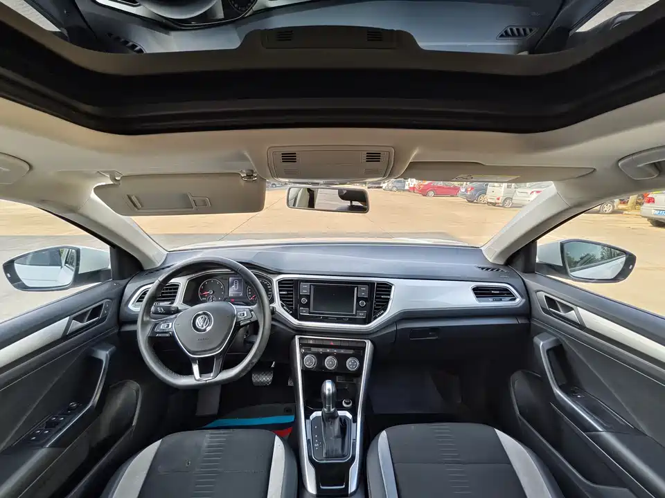 Volkswagen T-ROC exploring Songs