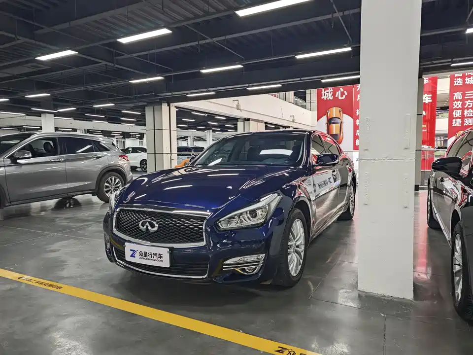 Infiniti Q70