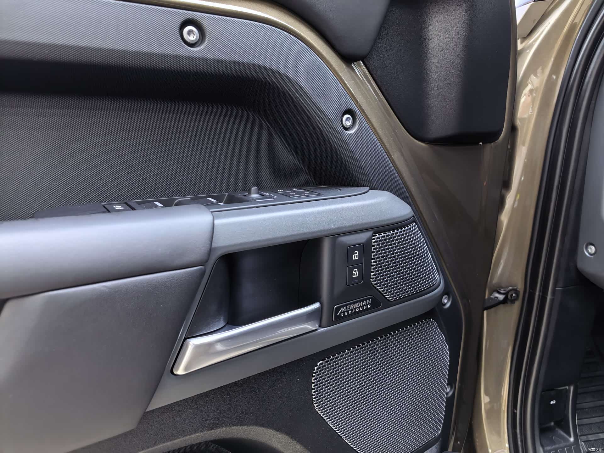 Land Rover Defender, 2023 6