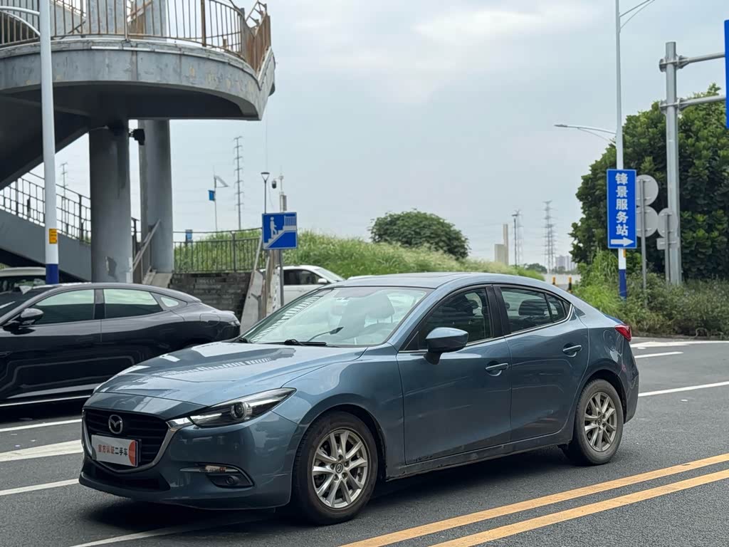Mazda Mazda3 3 2017 1.5L AT Luxury V