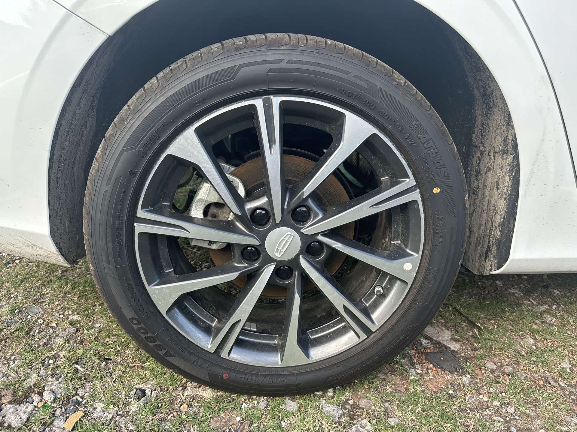 Geely Emgrand, 2025 16