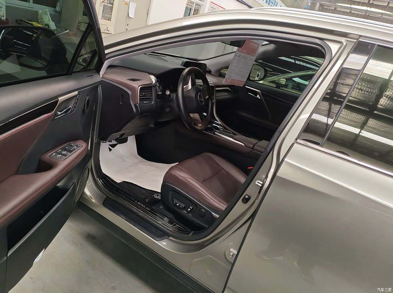 Lexus RX, 2022 3