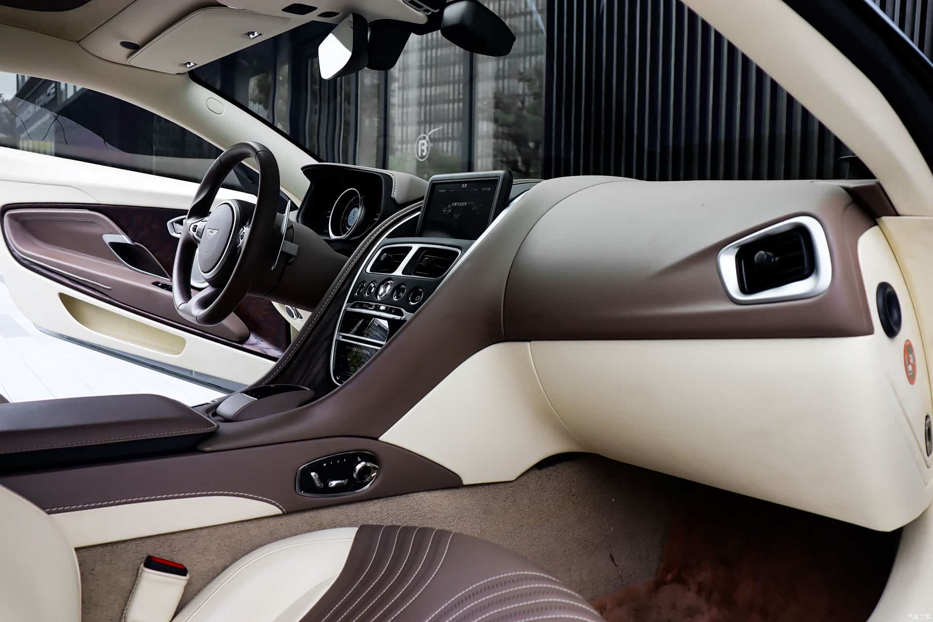 Aston Martin DB11, 2018 11