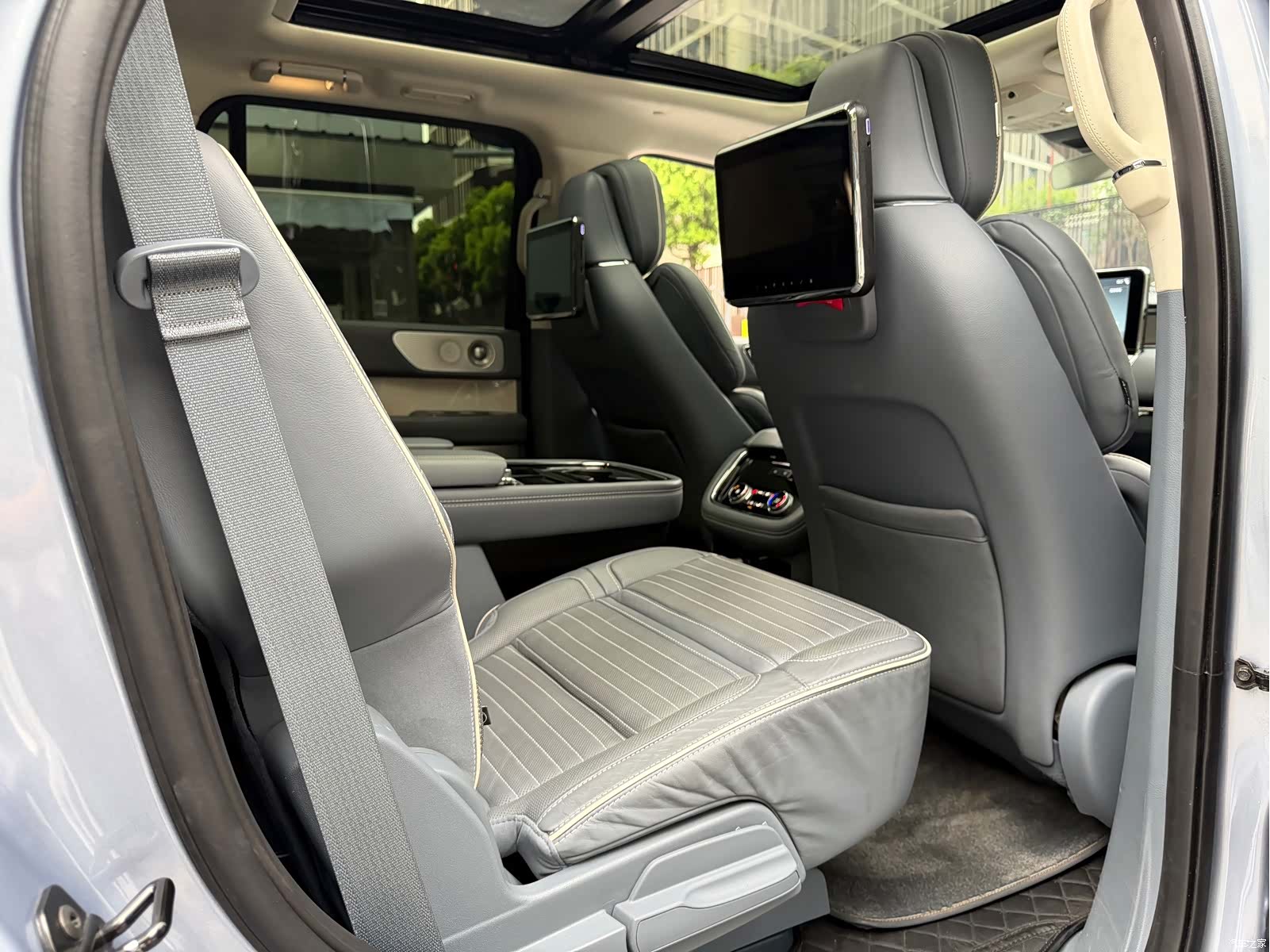 Lincoln Navigator, 2020 28
