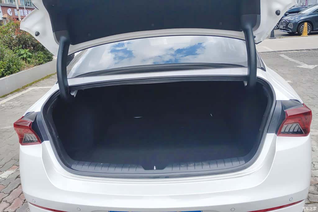 Kia K5, 2025 4