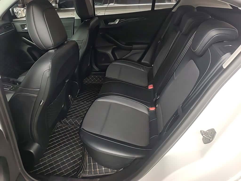 Ford Focus, 2022 17