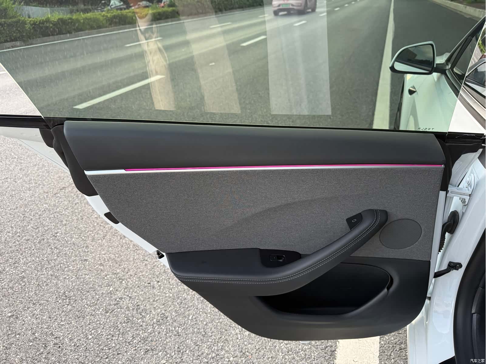 Tesla Model 3, 2024 12