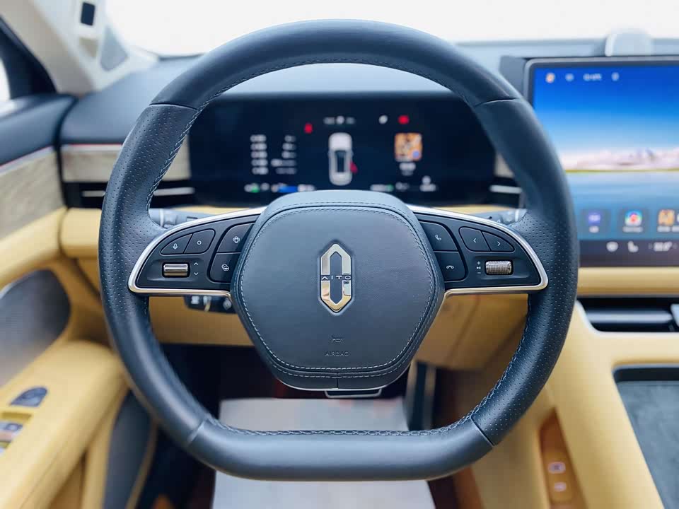 AITO Ask the world M5