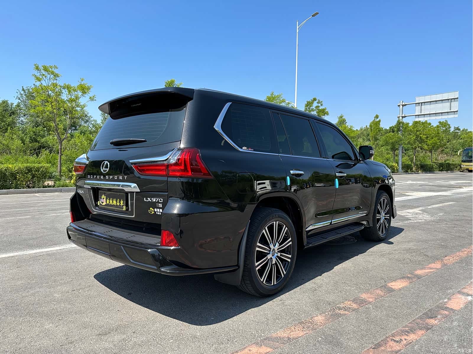 Lexus LX, 2020 4
