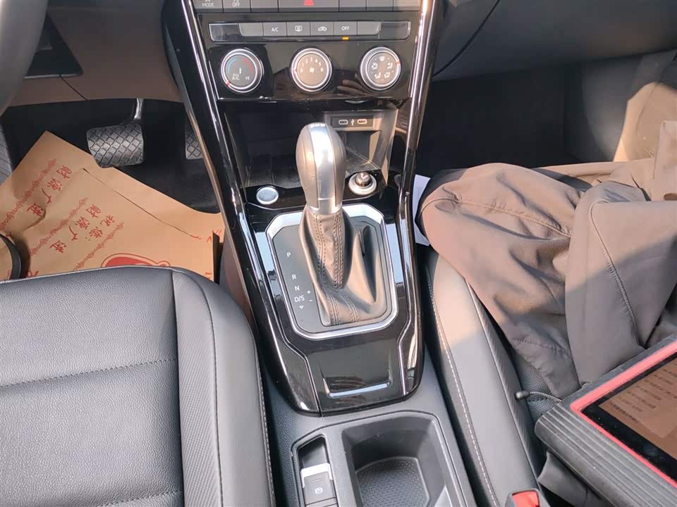 Volkswagen T-ROC exploring Songs